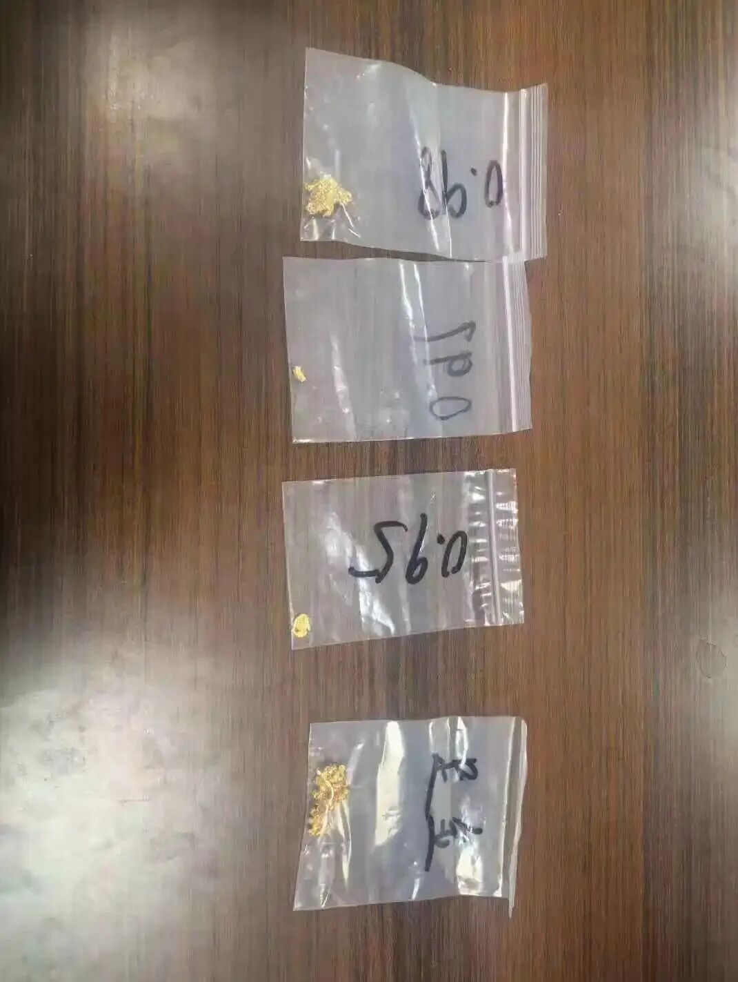 啥情况?事发呼和浩特!老人路边捡到小袋子,没想到里面竟是黄金… 啥情况?事发呼和浩特!老人路边捡到小袋子,没想到里面竟是黄金…