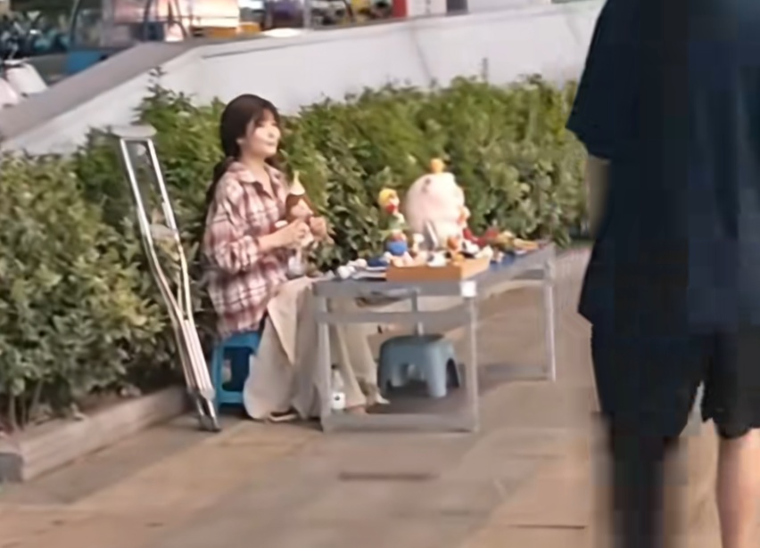 23岁在沪女孩命运揪心！自己签字6次手术，截肢后双亲断联...上海专家全力救治