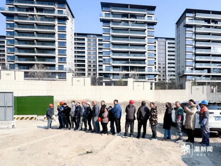 “你搞的那个菜，为什么搞得那么好吃啊……”一碗10元的卤肉饭，火了