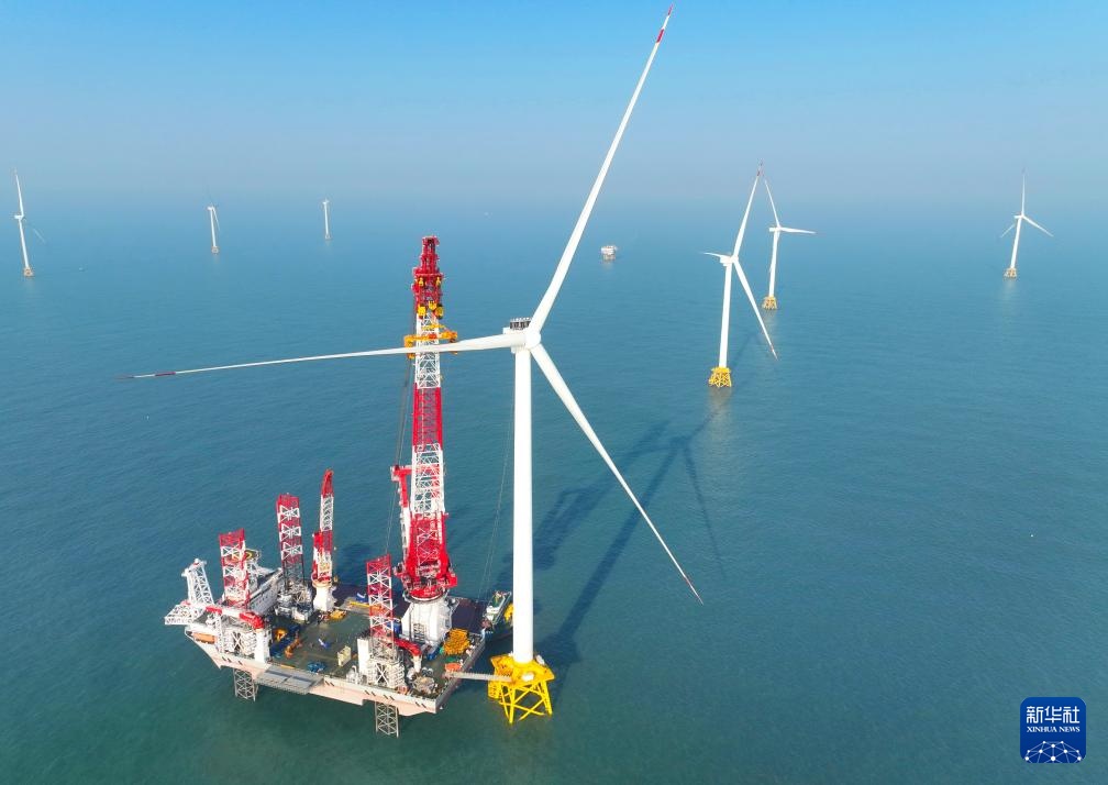 20兆瓦海上风电机组在闽南海域完成吊装