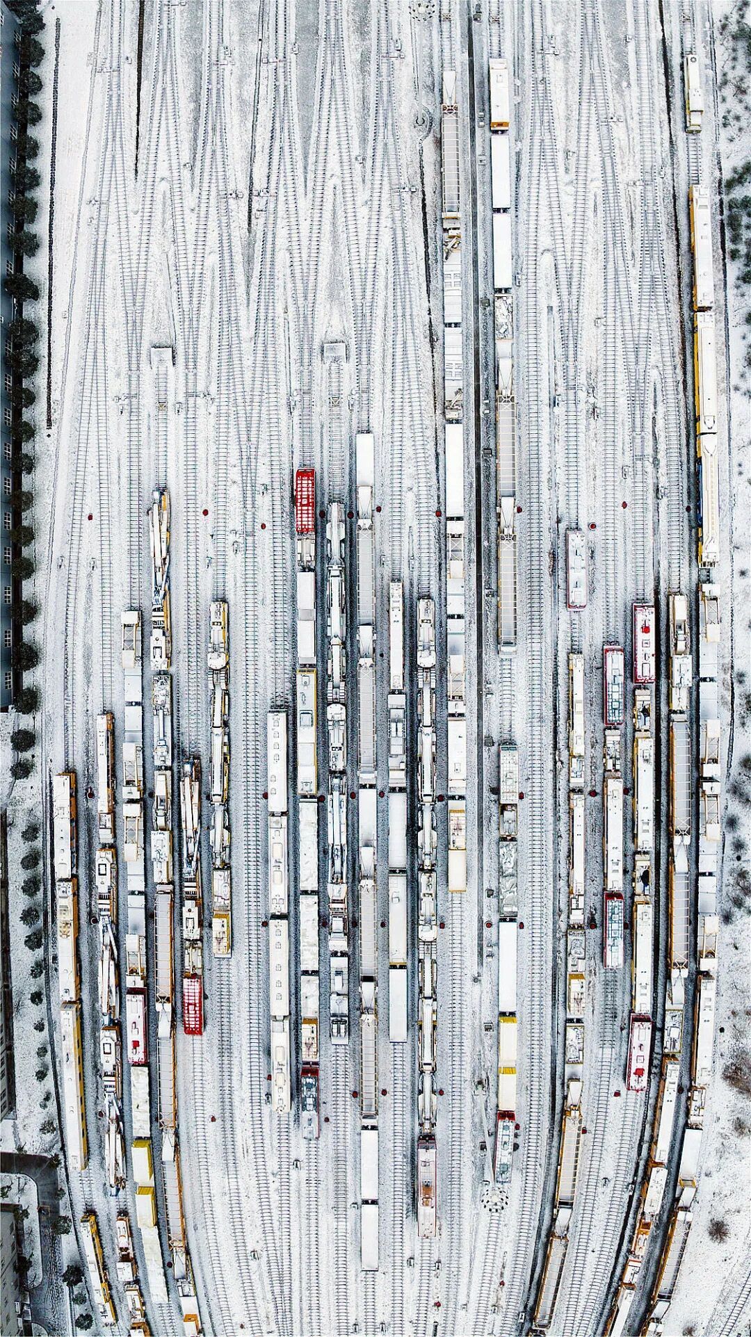 雪后航拍!网友惊呼:都是我没坐过的“豪车” 雪后航拍!网友惊呼:都是我没坐过的“豪车”