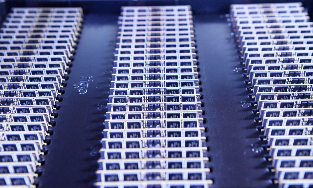 价格飙升！内存条何以成“抢手货”？