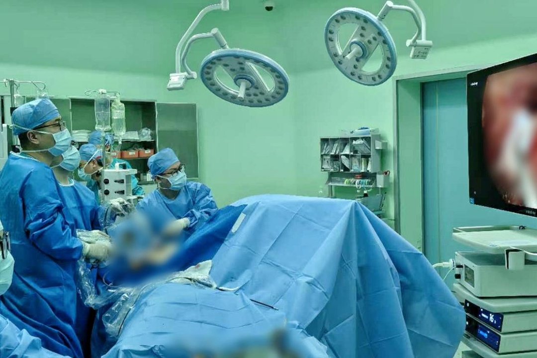 女子腹痛腹泻没当回事，竟查出肠道两处癌变！医生提醒