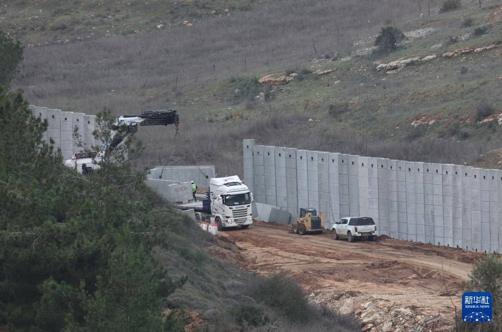 以色列在以黎边境地区修建隔离墙