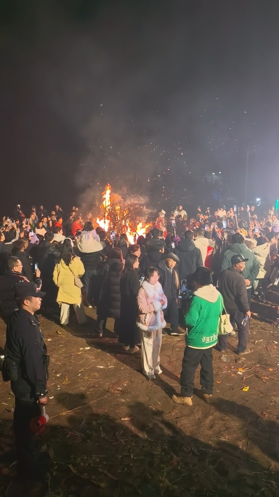 比结婚还有排场!对话2026年第一个闯大祸的杀年猪女孩,合川文旅称考虑设刨猪汤节 比结婚还有排场!对话2026年第一个闯大祸的杀年猪女孩,合川文旅称考虑设刨猪汤节