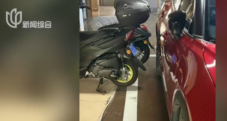 上海一业主抗议：不交钱，还有理了？"肇事"爷叔喊冤：她和我作对！