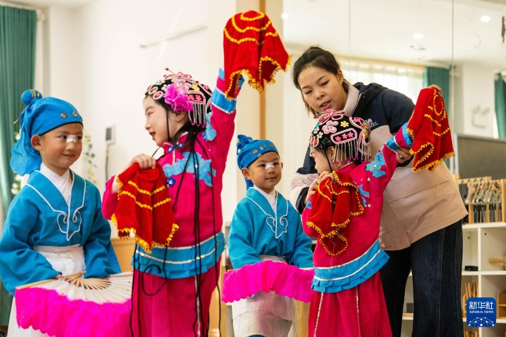 湖南益阳：南县地花鼓进校园