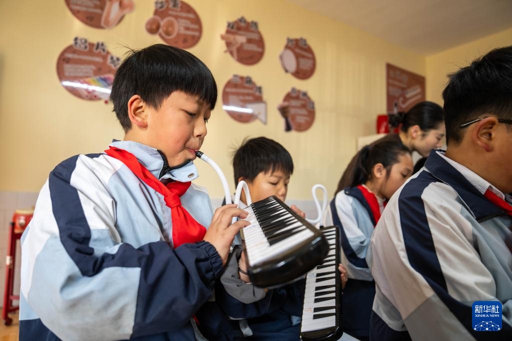湖南南县：“一琴多器”教学助力提升乡村小学生音乐素养