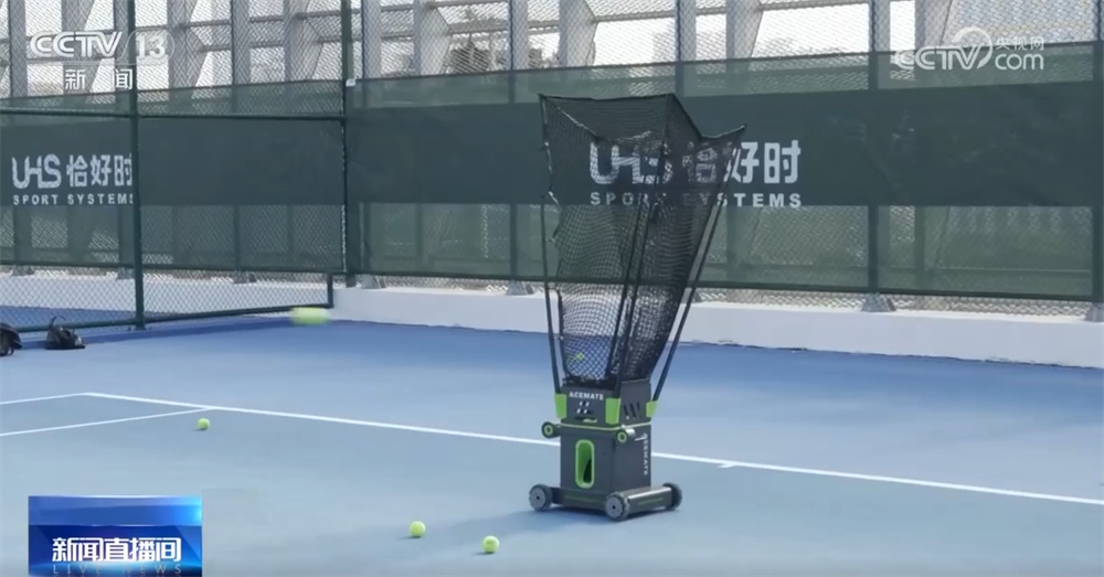 “机器人交警”“运动陪练”……科技正在改变你我生活 应用场景拓展“新”空间