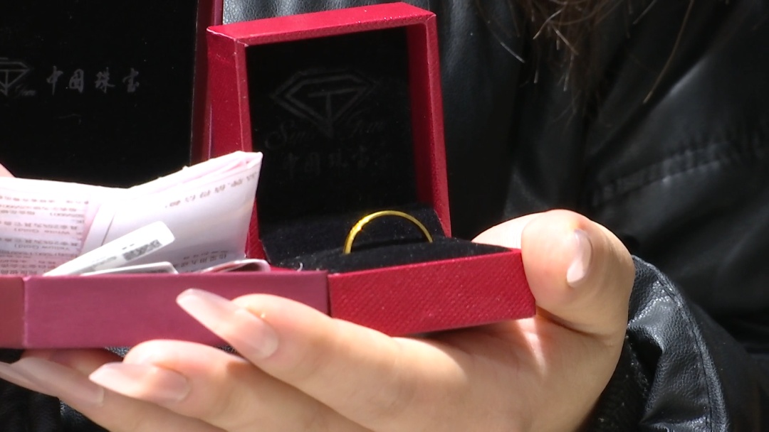 补了1800多元，1克金首饰却只换了1.25克？贵阳女子质疑金店，店家回应