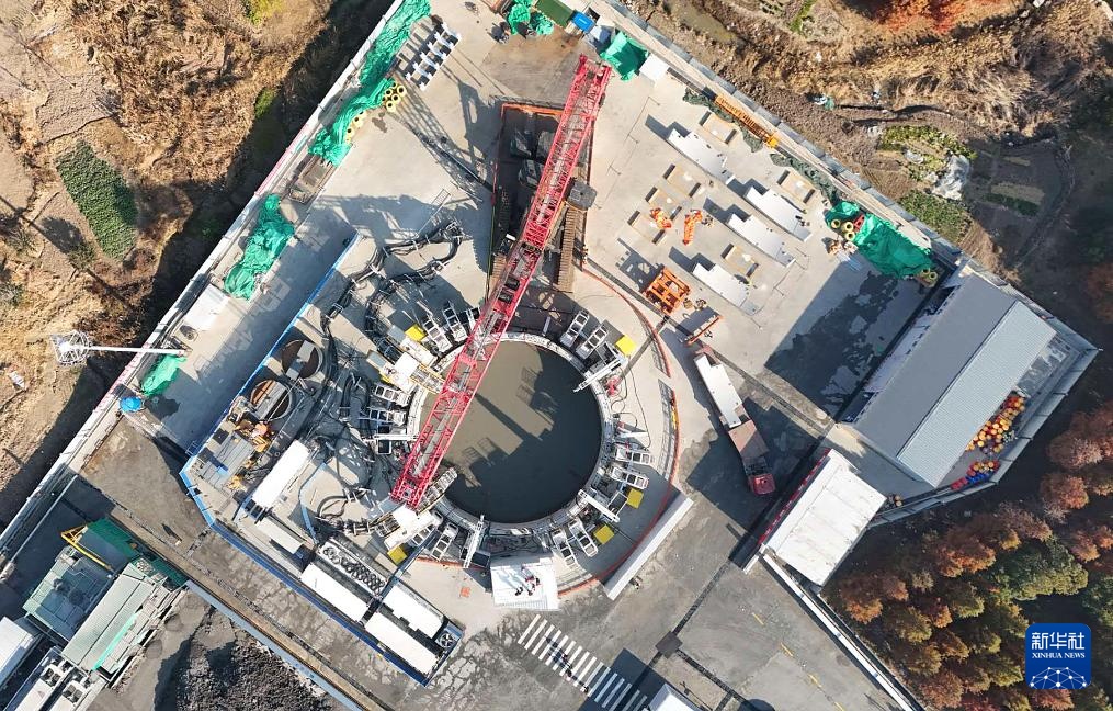 崇太长江隧道2号竖井掘进机“启明号”顺利始发