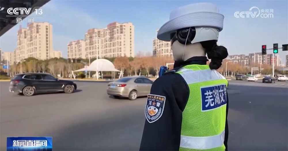 “机器人交警”“运动陪练”……科技正在改变你我生活 应用场景拓展“新”空间