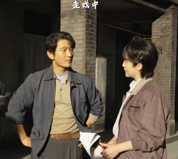 陈梦回应出演热播剧：探班表哥黄晓明意外客串！“小陈演了小陈”