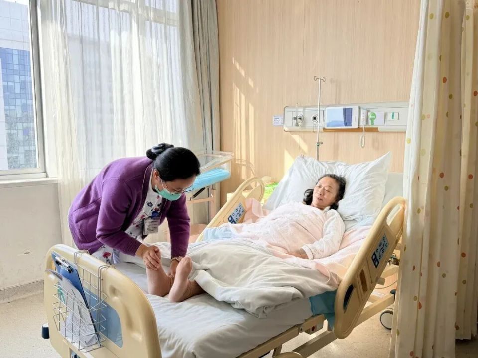 江苏苏州一59岁女子顺利诞下4斤4两的男婴,刷新当地高龄孕妇生产纪录 江苏苏州一59岁女子顺利诞下4斤4两的男婴,刷新当地高龄孕妇生产纪录