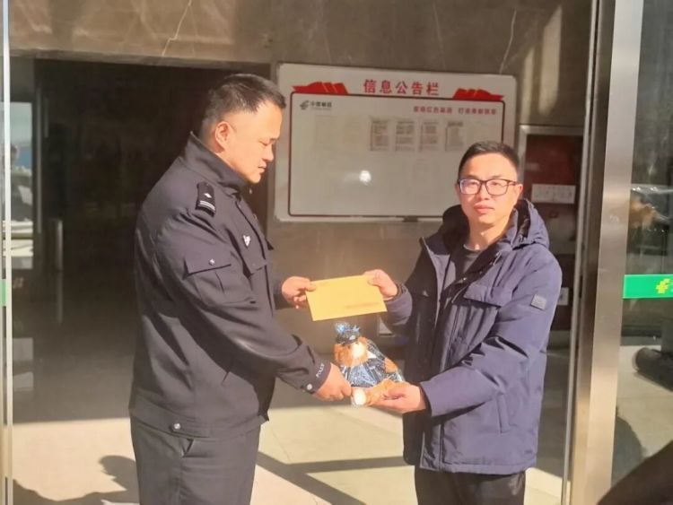 “购物达人”栽了！邮政小哥慧眼识诈，“宁波反诈联盟”立功！