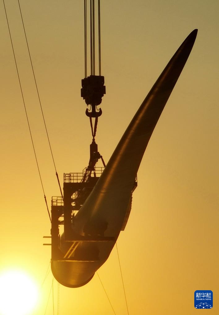 20兆瓦海上风电机组在闽南海域完成吊装