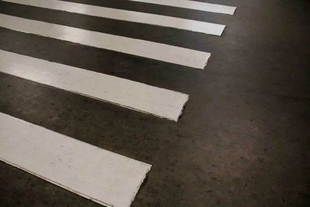 雨天“夺命白线”,上海多人因此受伤!最新消息:全城整改! 雨天“夺命白线”,上海多人因此受伤!最新消息:全城整改!