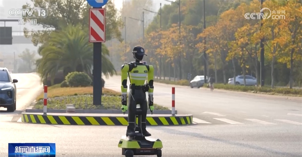“机器人交警”“运动陪练”……科技正在改变你我生活 应用场景拓展“新”空间