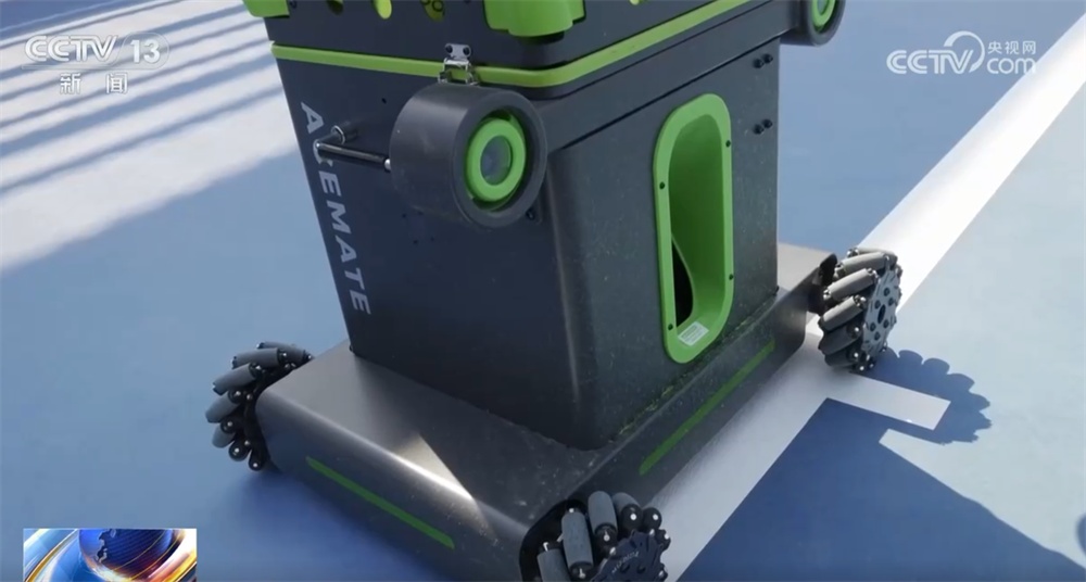 “机器人交警”“运动陪练”……科技正在改变你我生活 应用场景拓展“新”空间