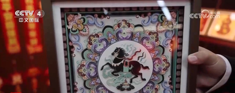 马元素年货走俏、年夜饭预定火爆……“年经济”势头强劲 释放蓬勃消费活力 马元素年货走俏、年夜饭预定火爆……“年经济”势头强劲 释放蓬勃消费活力