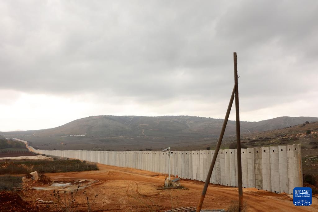 以色列在以黎边境地区修建隔离墙