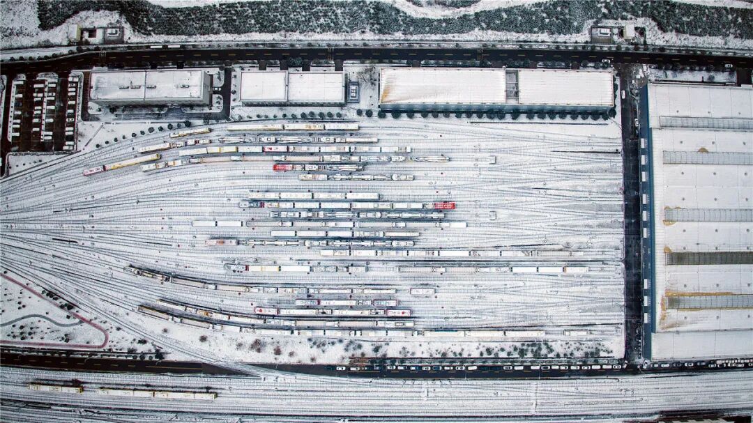雪后航拍!网友惊呼:都是我没坐过的“豪车” 雪后航拍!网友惊呼:都是我没坐过的“豪车”
