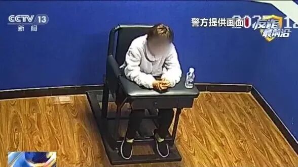 男子500多克黄金差点被骗，警方揭露：6000多人的“荐股群”里90％是“群演”