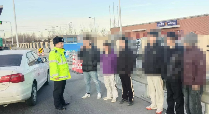 学员刚考完试，教练却上演“反面教材”