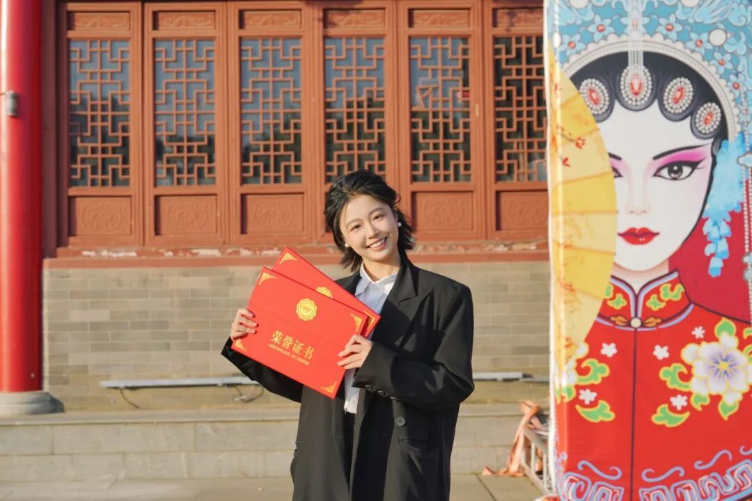 她,剪掉37厘米长发…… 她,剪掉37厘米长发……