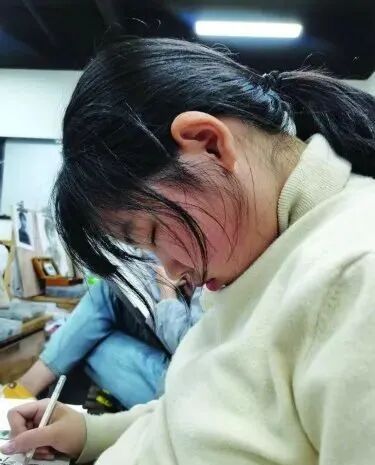 23岁在沪女孩命运揪心！自己签字6次手术，截肢后双亲断联...上海专家全力救治