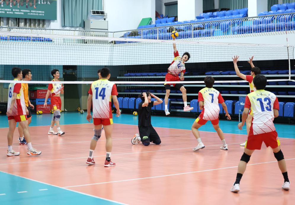 追光丨这支校园男排如何实现“7年8冠”？