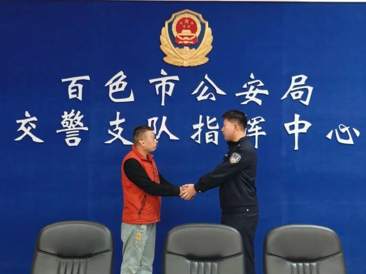 吓瘫！小车失控狂奔4小时，车内两人情绪濒临崩溃