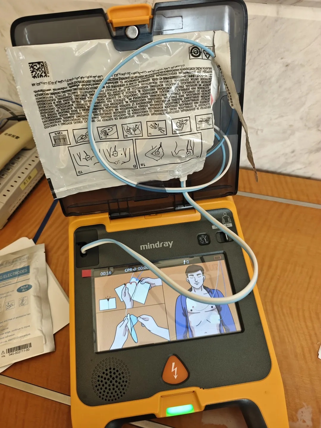 游客泡温泉后突发心脏骤停，酒店经理带上AED就往客房冲…几类人不适合泡