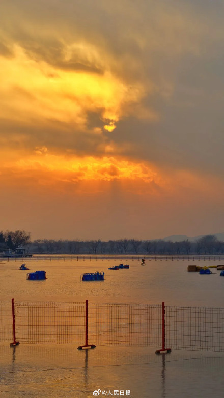 收藏美好！北京晚霞把天空染成油画