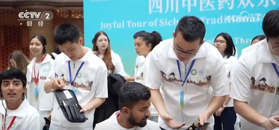 中医跨界融合“圈粉”全球游客 “中医药+文旅”解锁入境游消费新场景