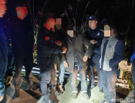 广安公安寒夜7小时寻回走失老人