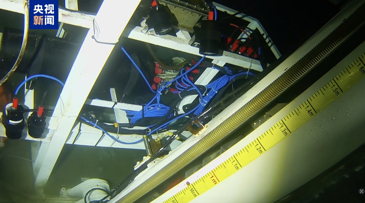 重要突破！我国首台深海钻探与原位监测机器人研发成功