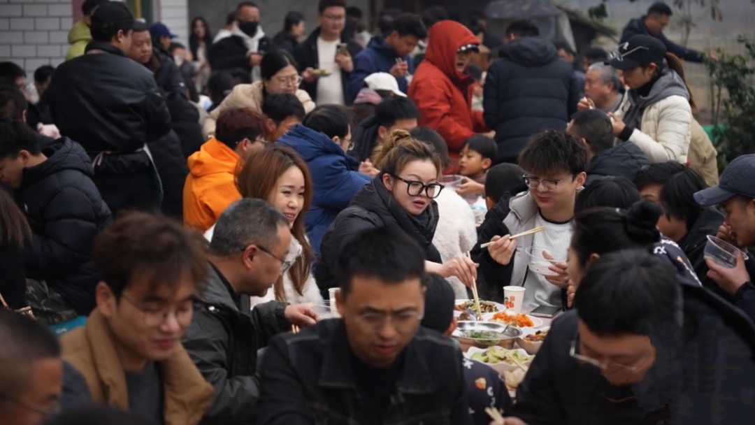 女子网上求助“按猪”，上千网友驱车前来帮忙！