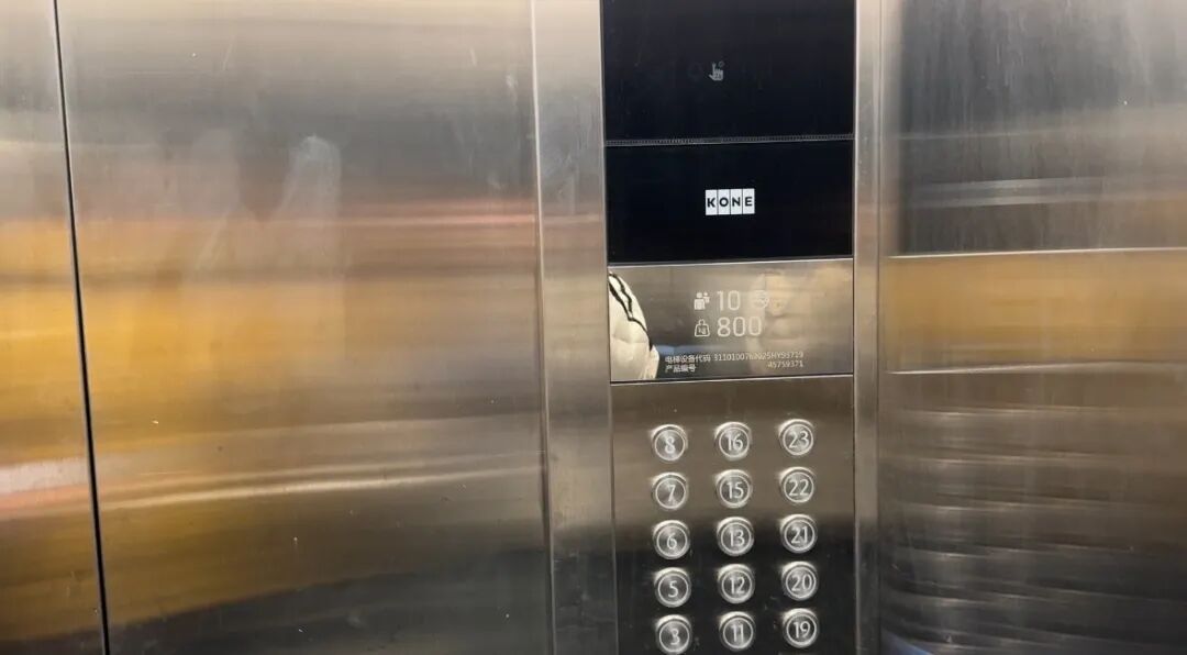 上海一小区新换电梯首日急停！后续来了：已立案调查