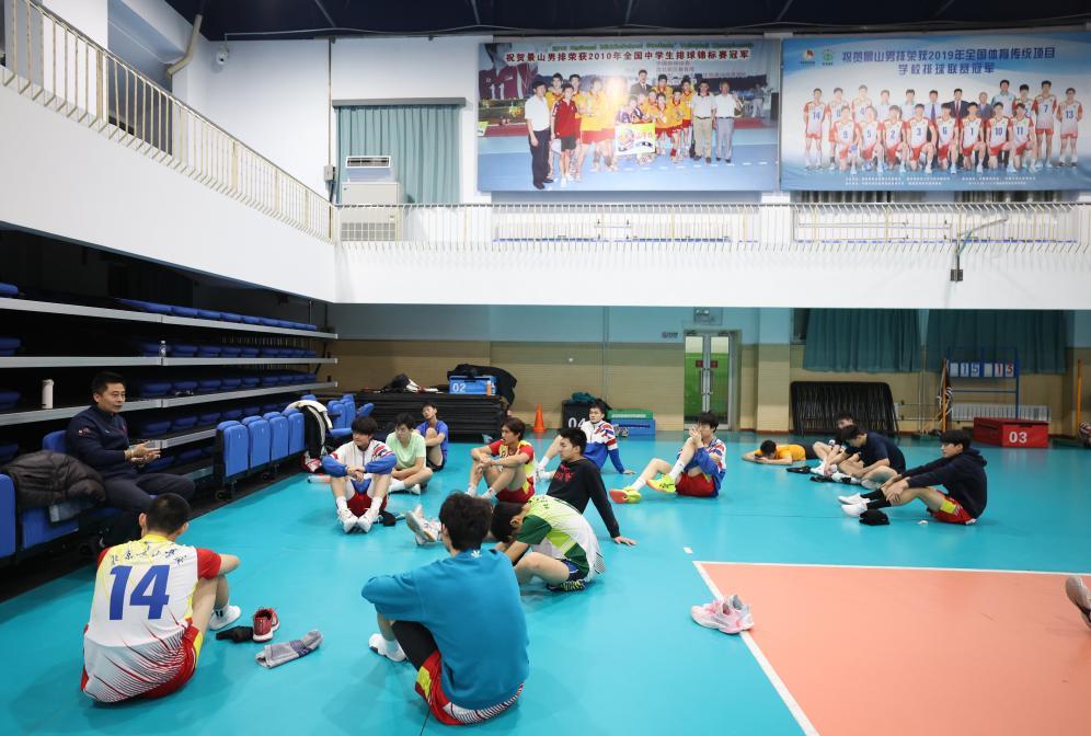 追光丨这支校园男排如何实现“7年8冠”？