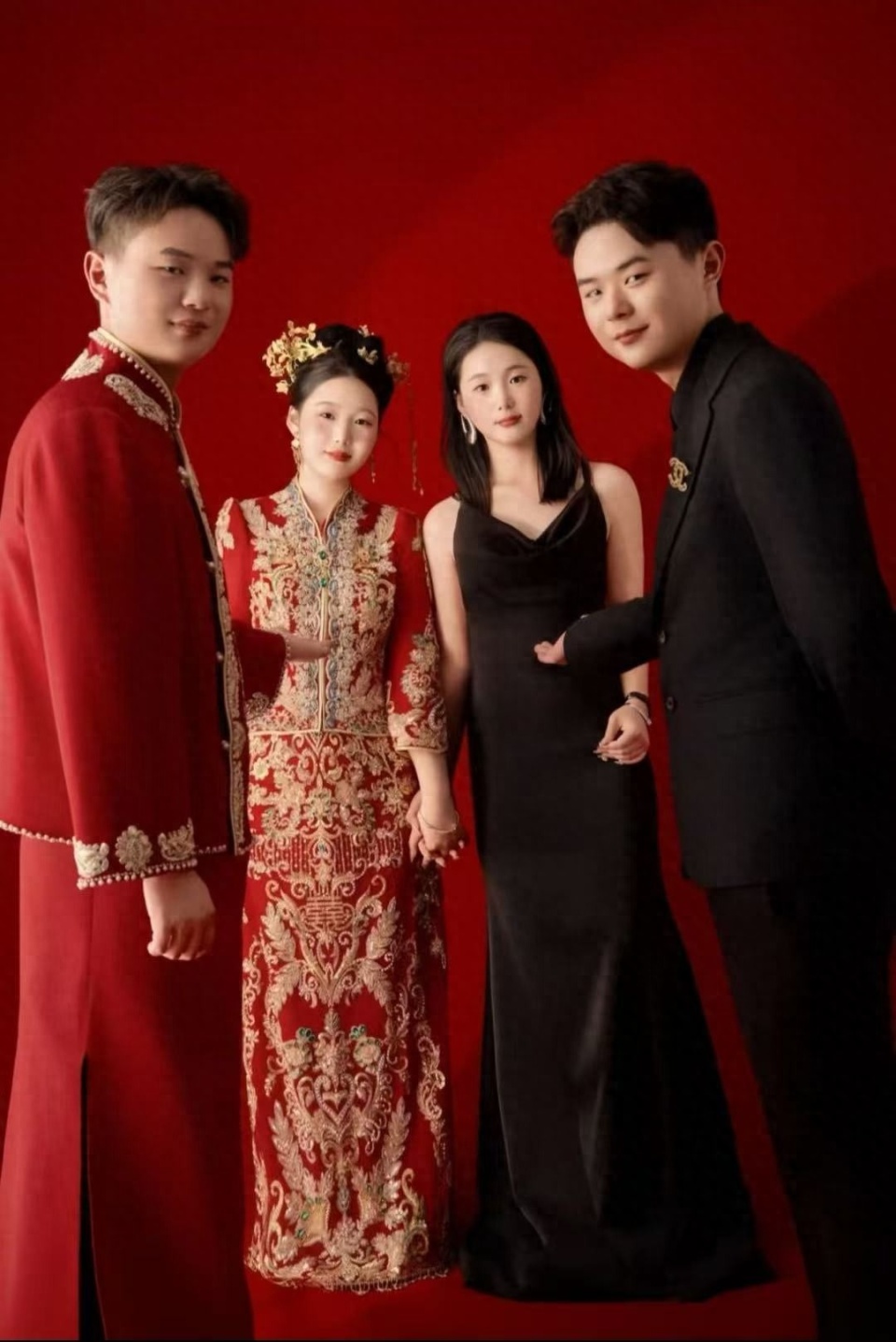 双胞胎姐妹嫁双胞胎兄弟，两家长辈也是双胞胎：准备申请“一家有4对双胞胎”世界纪录