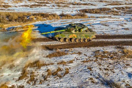 多视角直击炮弹出膛精彩瞬间