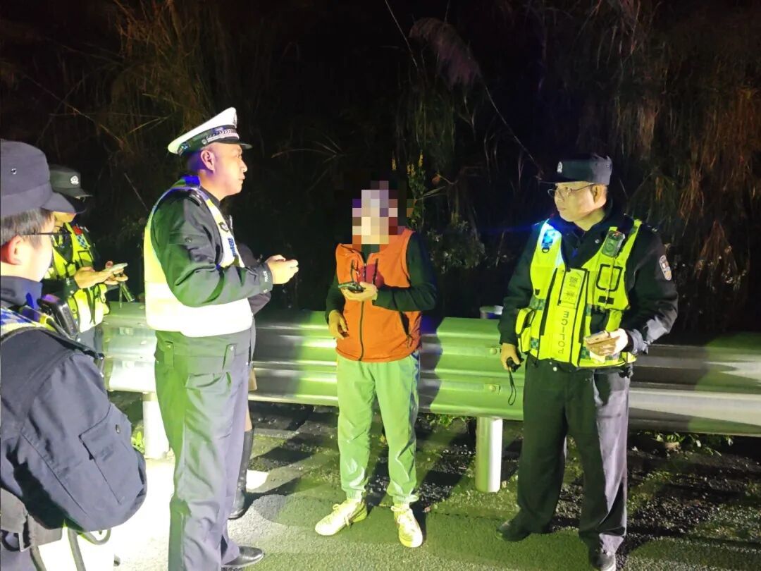 “天塌了”！高速上定速巡航失灵，小车时速超90狂奔500公里，交警接力救援