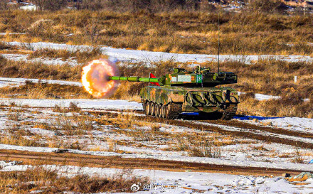 多视角直击炮弹出膛精彩瞬间