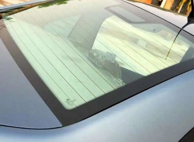 了解后窗“电阻丝”用途，“寒冷季”去霜轻松搞定！