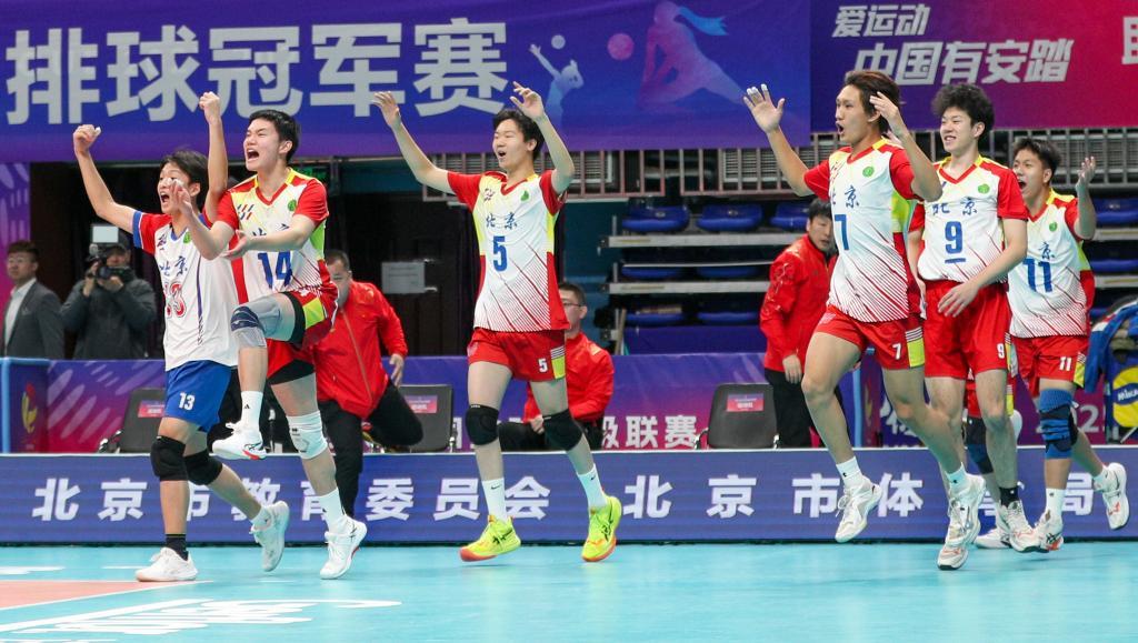 追光丨这支校园男排如何实现“7年8冠”？