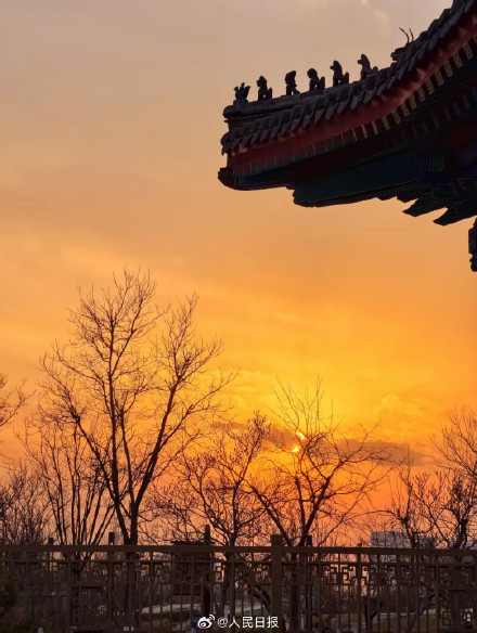 收藏美好！北京晚霞把天空染成油画