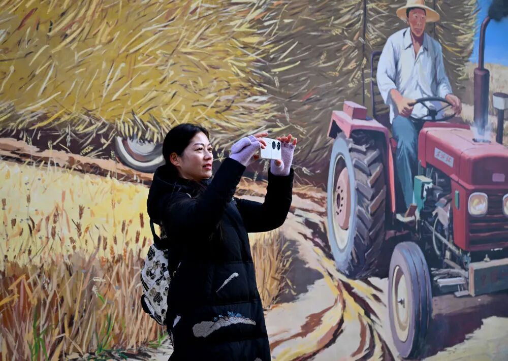 画出“天安门”巨幅墙绘爆火网络！他是谁？