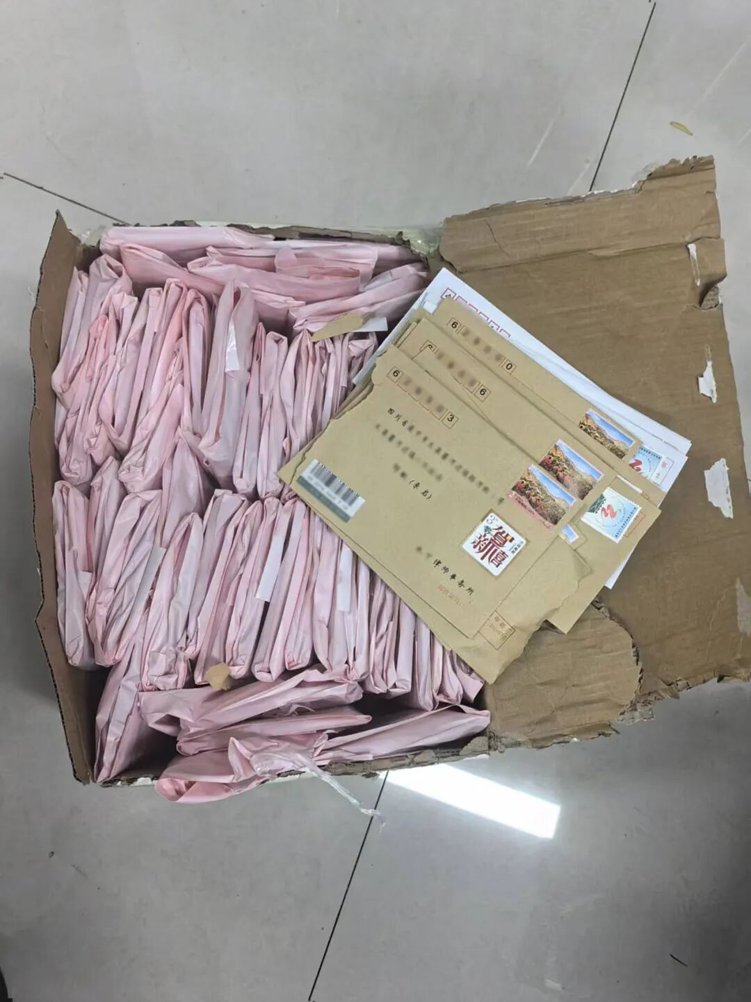 制作虚假不雅照片寄信敲诈，5人被抓！