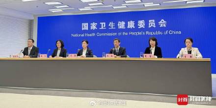 流鼻血仰头止血是错的！流鼻血要低头捏住鼻翼